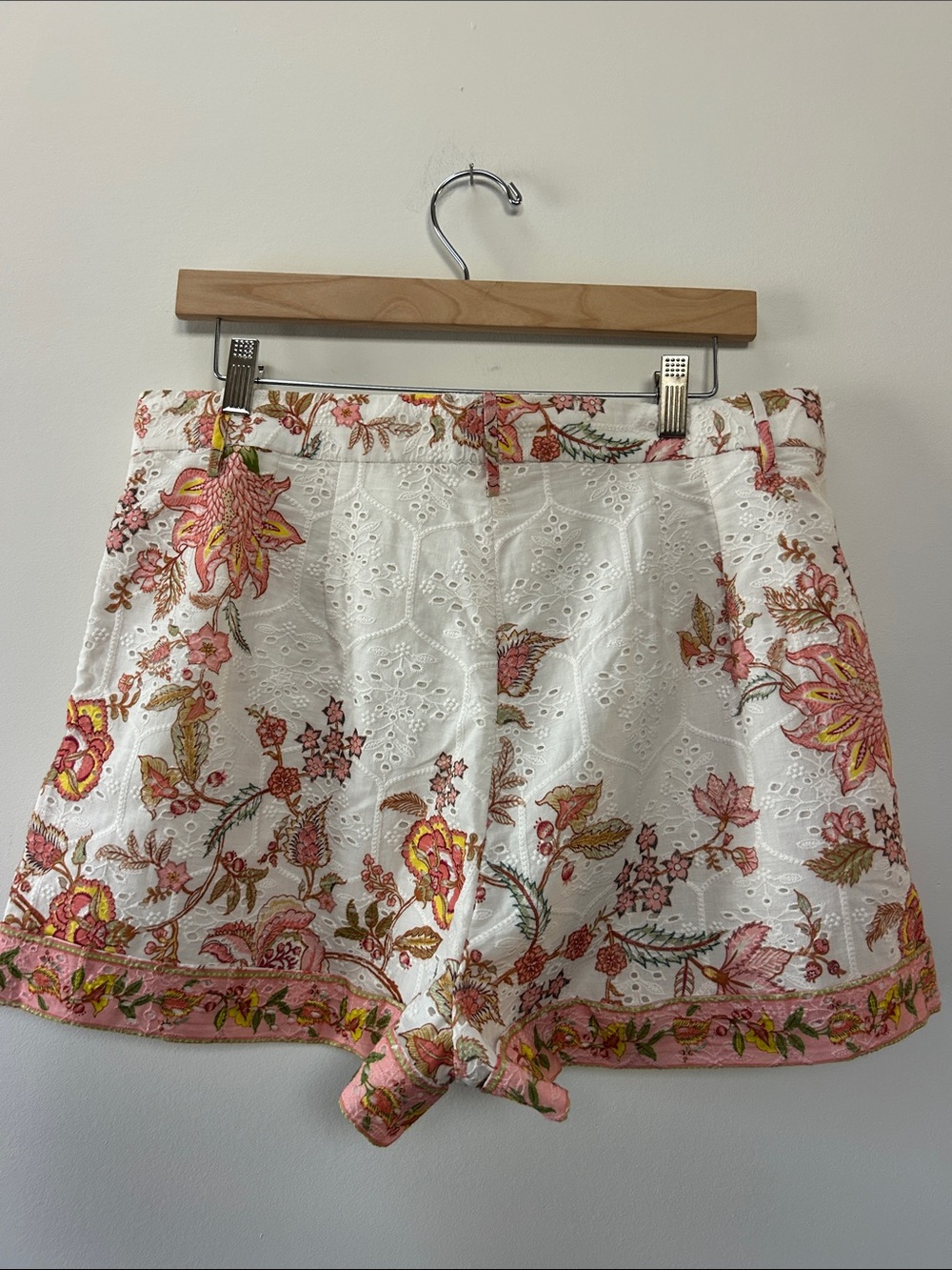 Hemant & Nandita white floral eyelet belted shorts - Picture 5 of 11